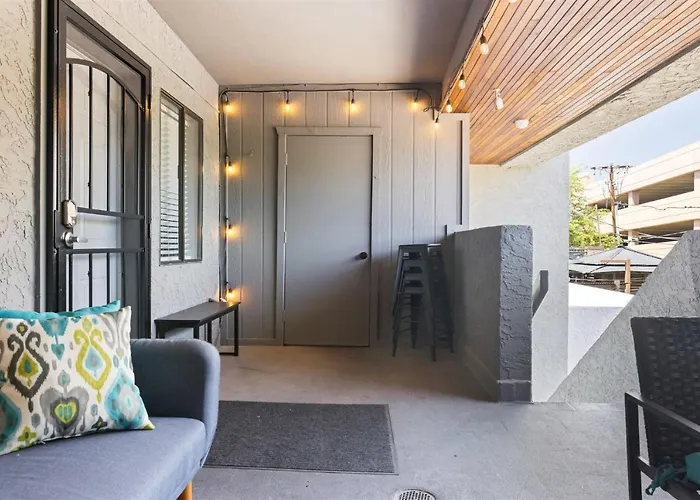 Incredible Location In Old Town 2 King Bds & Patio Apartment *