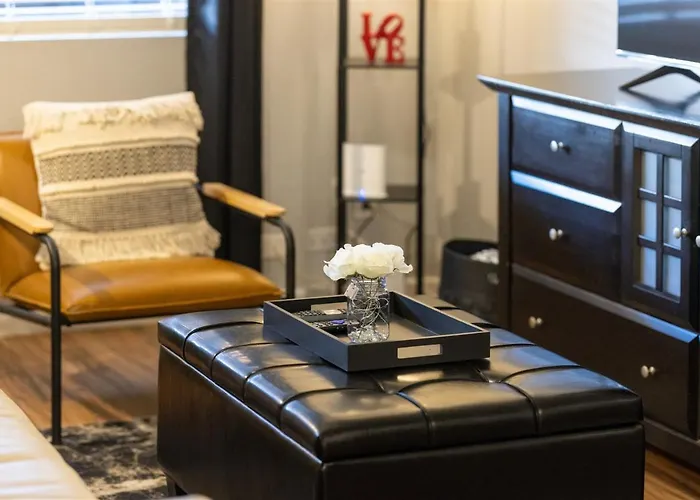 Incredible Location In Old Town 2 King Bds & Patio Apartment *