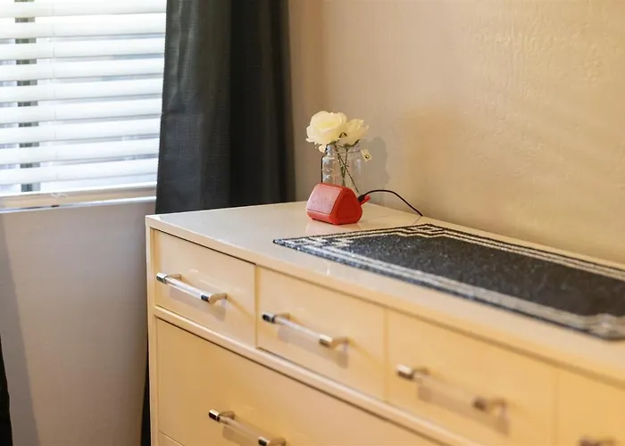 Incredible Location In Old Town 2 King Bds & Patio Apartment