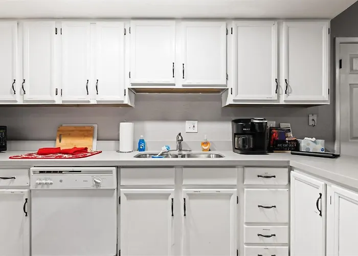 Incredible Location In Old Town 2 King Bds & Patio Apartment *