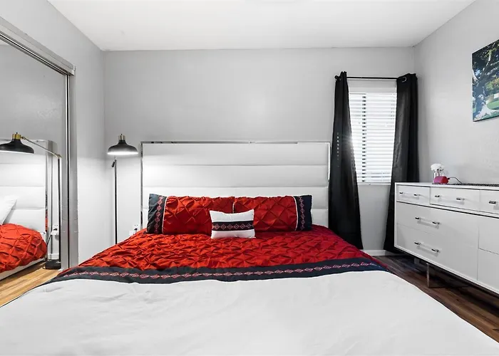 Incredible Location In Old Town 2 King Bds & Patio Apartment